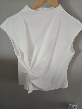 Women's white sleeveless shirt